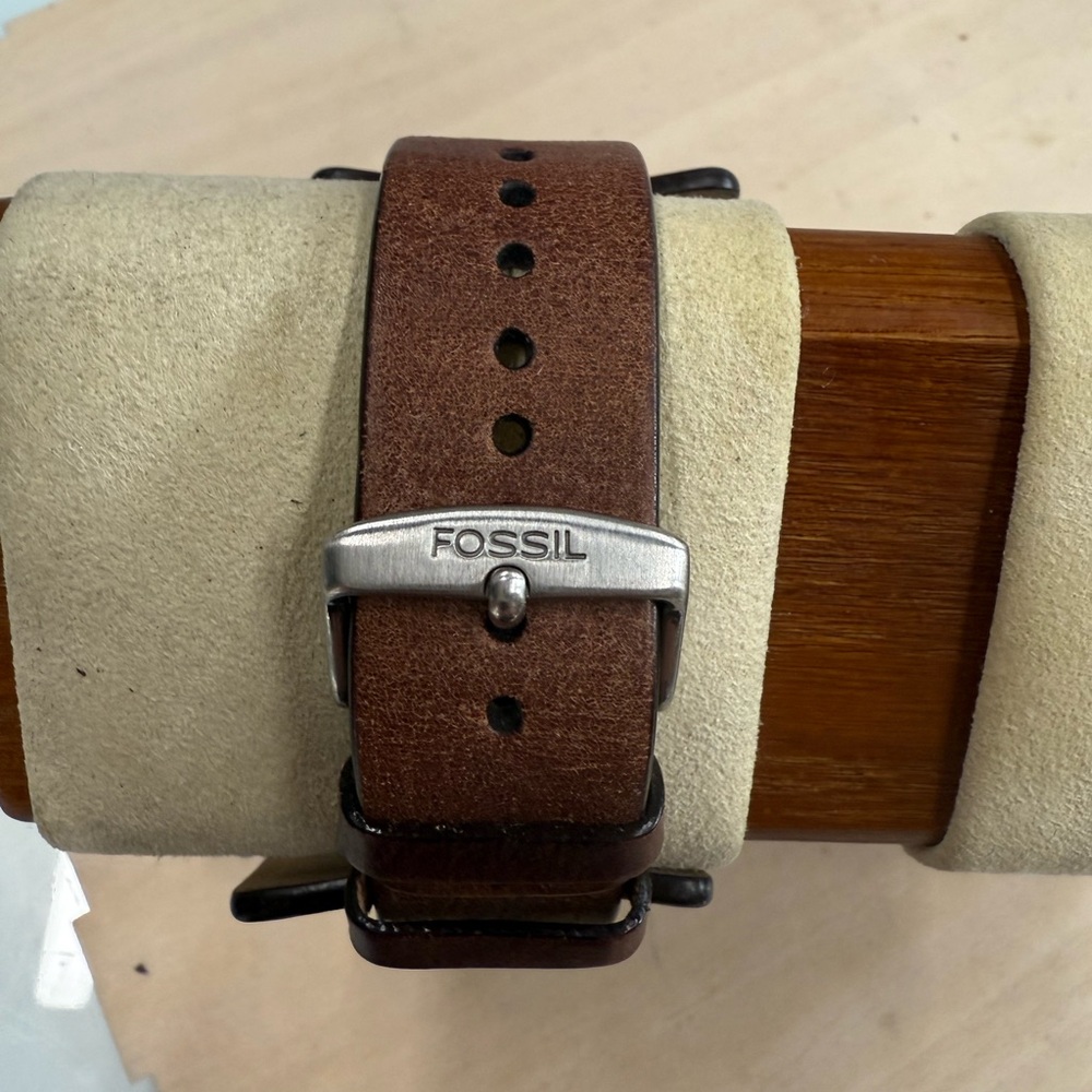 Fossil Women's Brown Gradient Dial Leather Cuff Watch - Picture 3 of 9